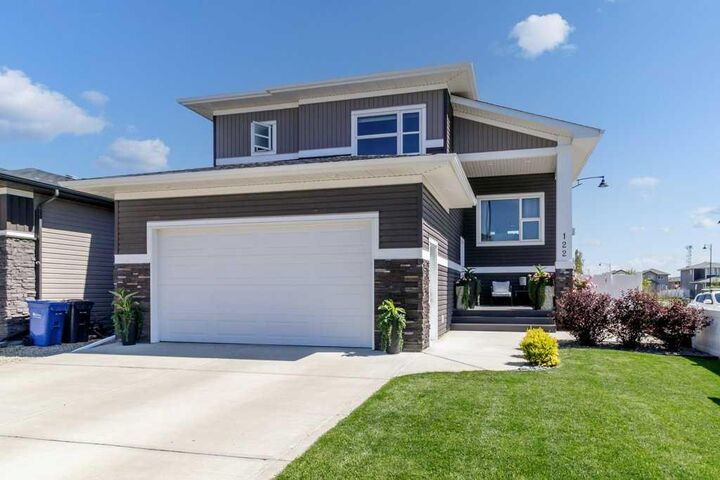 122 Lundberg Crescent — photo 1
