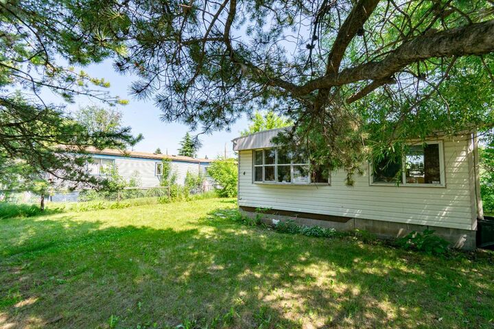 Property Photo: 4 48A Street Close AB T0C 0B0
