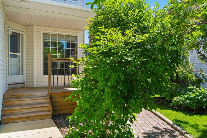 Property Photo:  144 Douglas Ridge Close SE  AB T2Z 2P6 