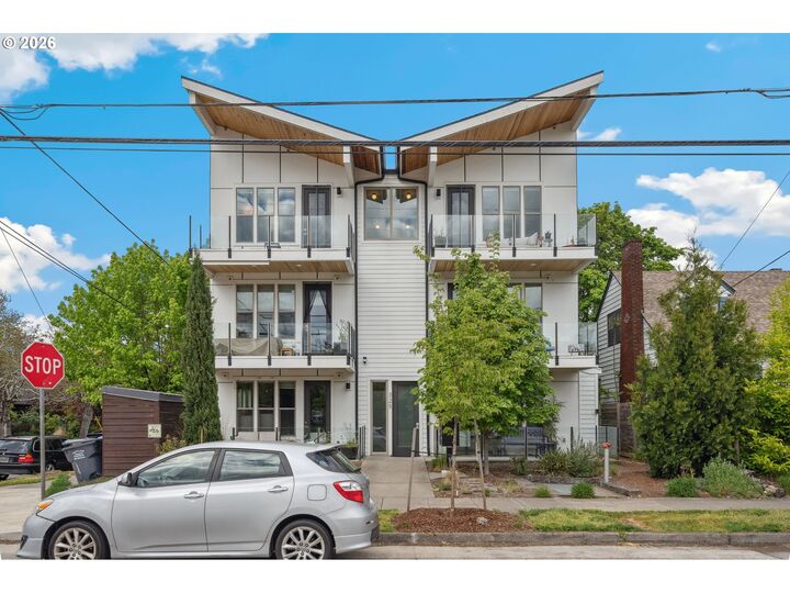 Property Photo:  325 N Emerson St  OR 97217 