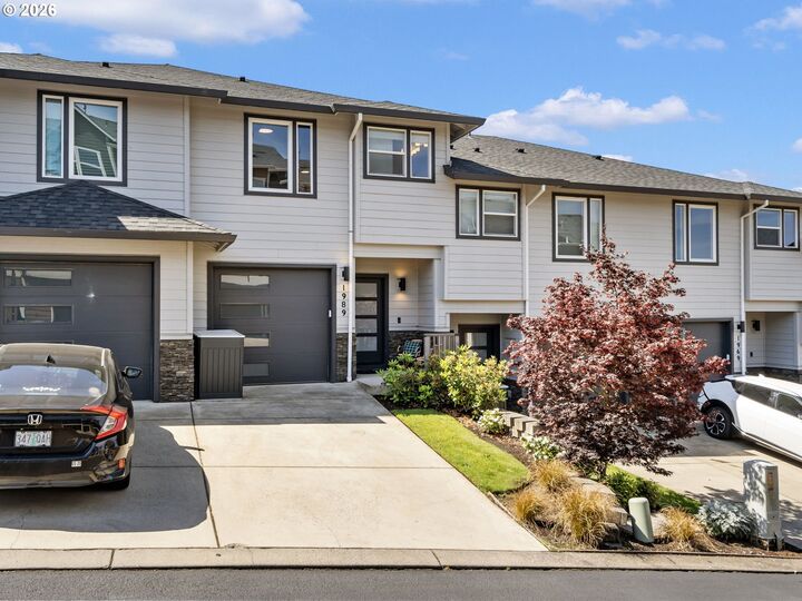 Property Photo: 1989 Kari Dawn Ave SE OR 97306