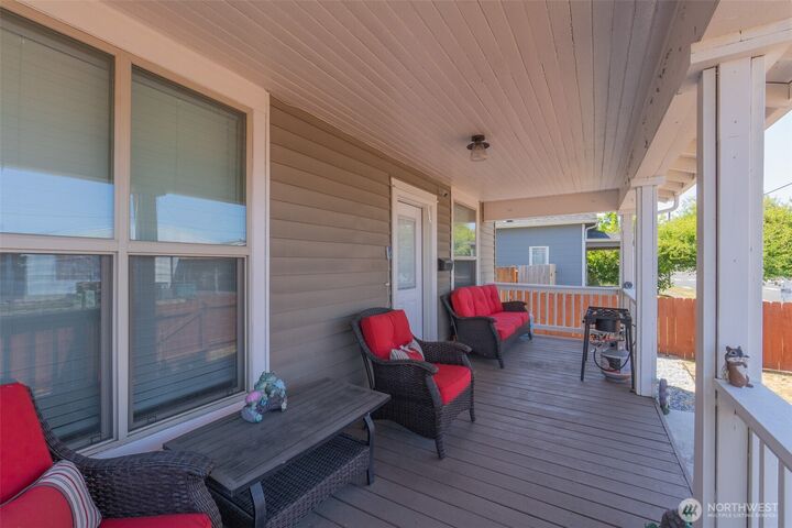 Property Photo:  110 S Gold Street  WA 98531 