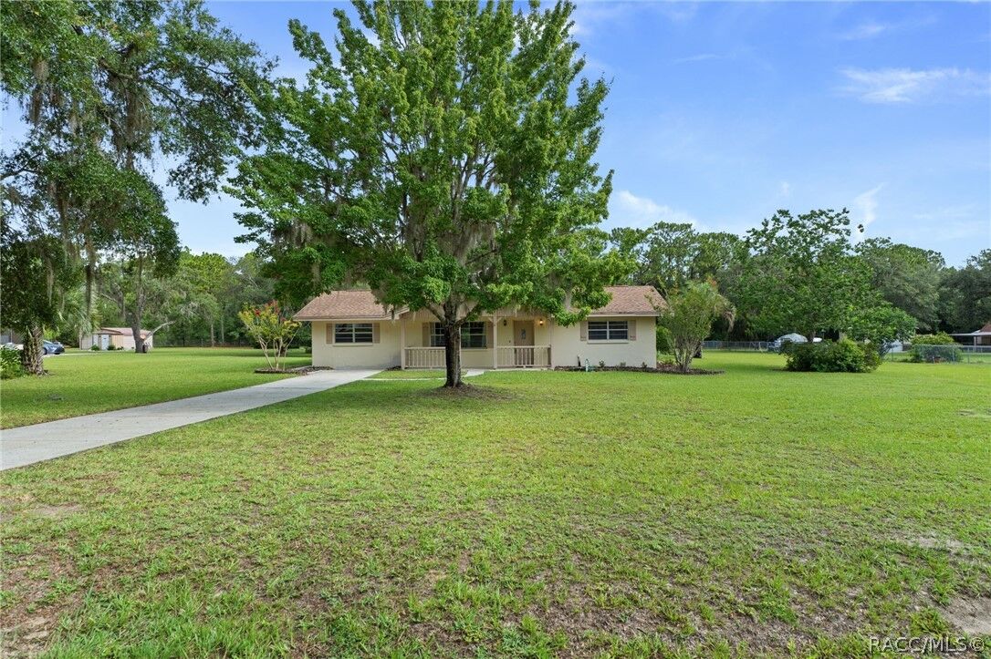 Property Photo: 2549 W Fairfax Court FL 34461