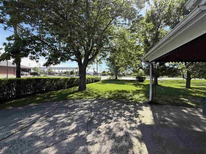 Property Photo:  911 Locust Drive  IN 47374 