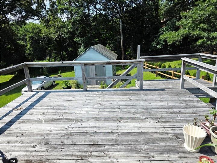 Property Photo:  5 Brook View Court  RI 02891 