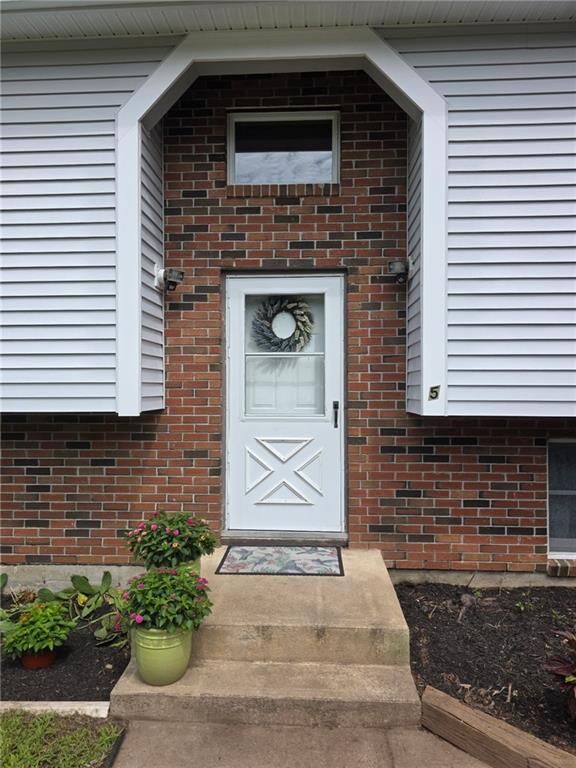 Property Photo:  5 Brook View Court  RI 02891 