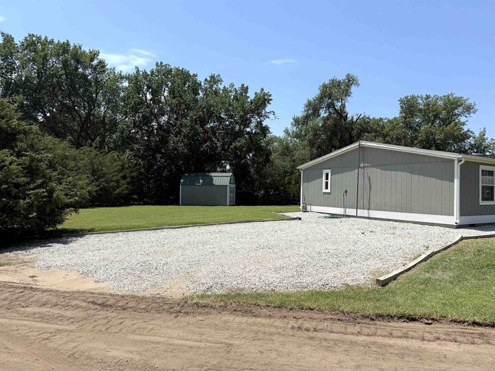 Property Photo: 521 E Eighth St KS 67058