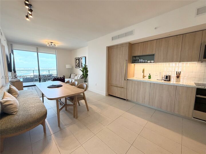 Property Photo:  159 NE 6th St 3215  FL 33132 