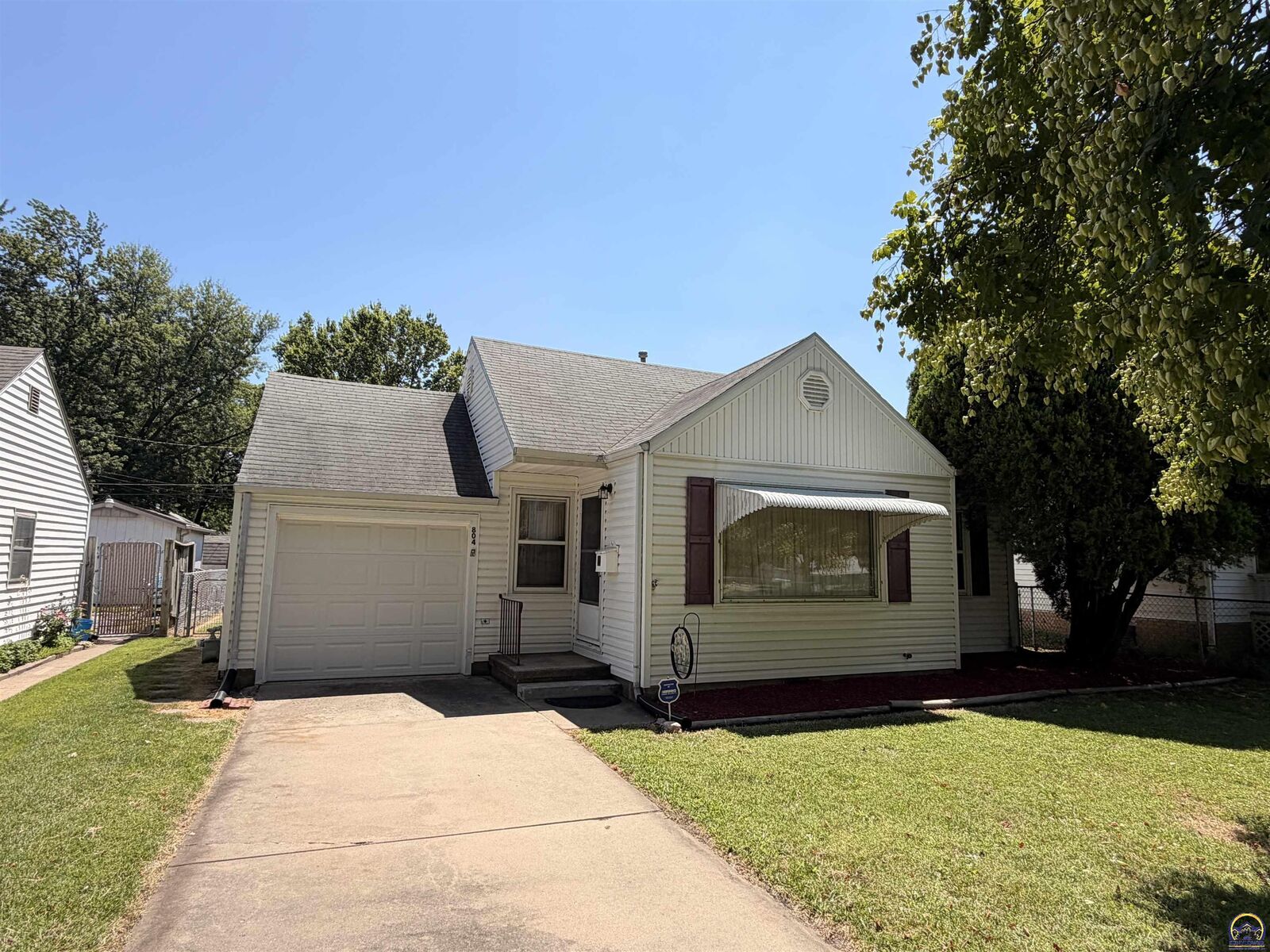 Property Photo: 804 NE Arter Ave KS 66616