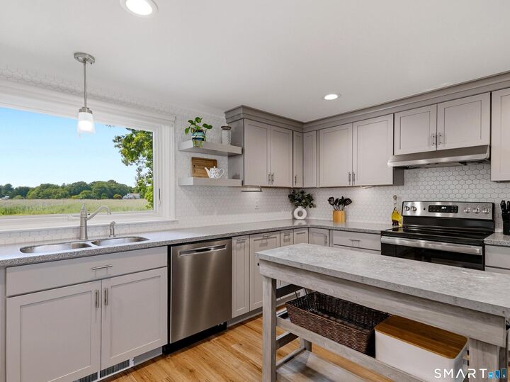 Property Photo:  65 Knollwood Drive  CT 06475 