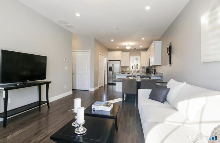 Property Photo:  35 Ringgold Street 104  CT 06119 
