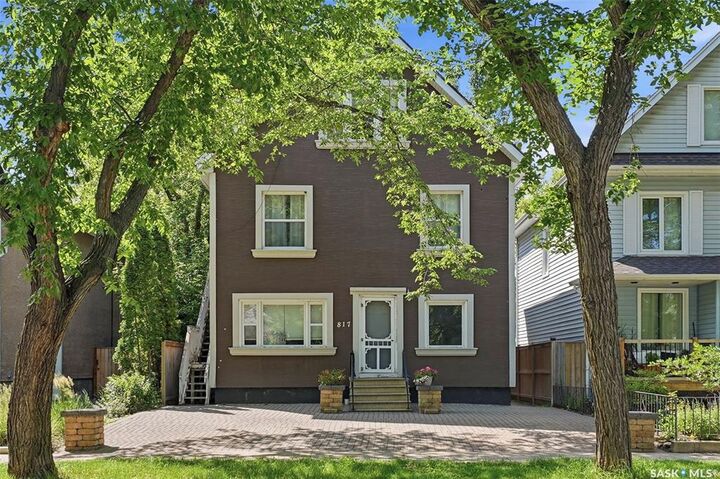 Property Photo: 817 8th Avenue N SK S7K 2X3