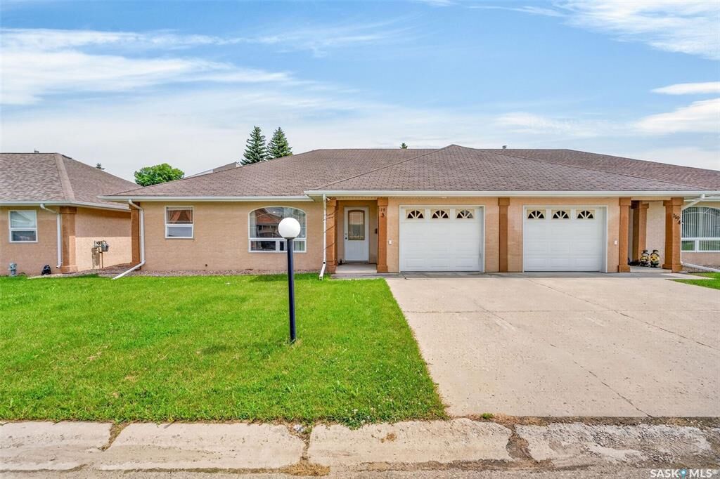 Property Photo: 119 McKendry Avenue W 3 SK S0E 1A0