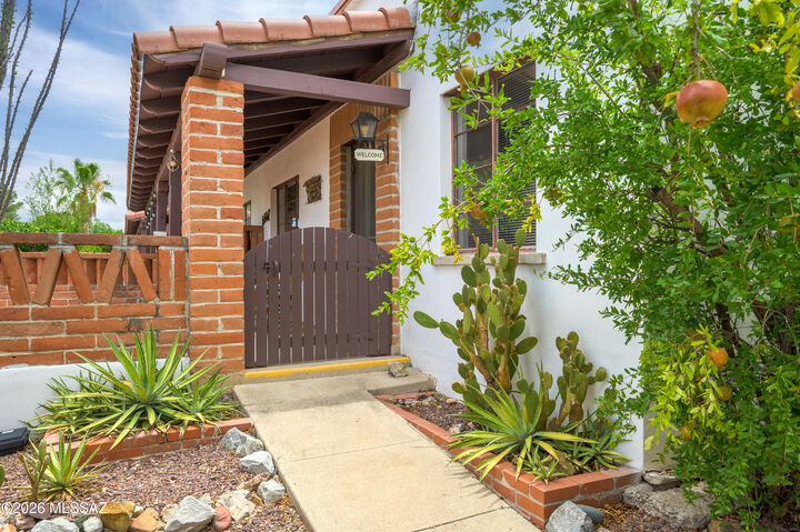 Property Photo:  302 S Paseo Madera D  AZ 85614 