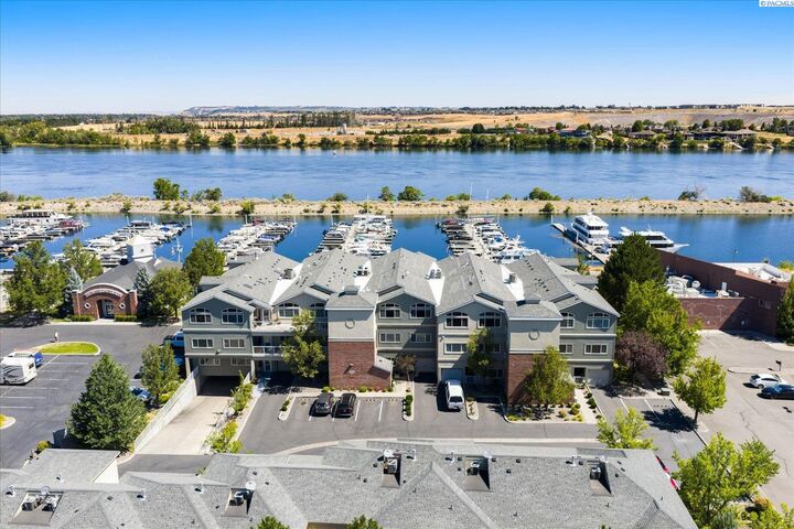 Property Photo: 386 Columbia Point Dr 303 WA 99352