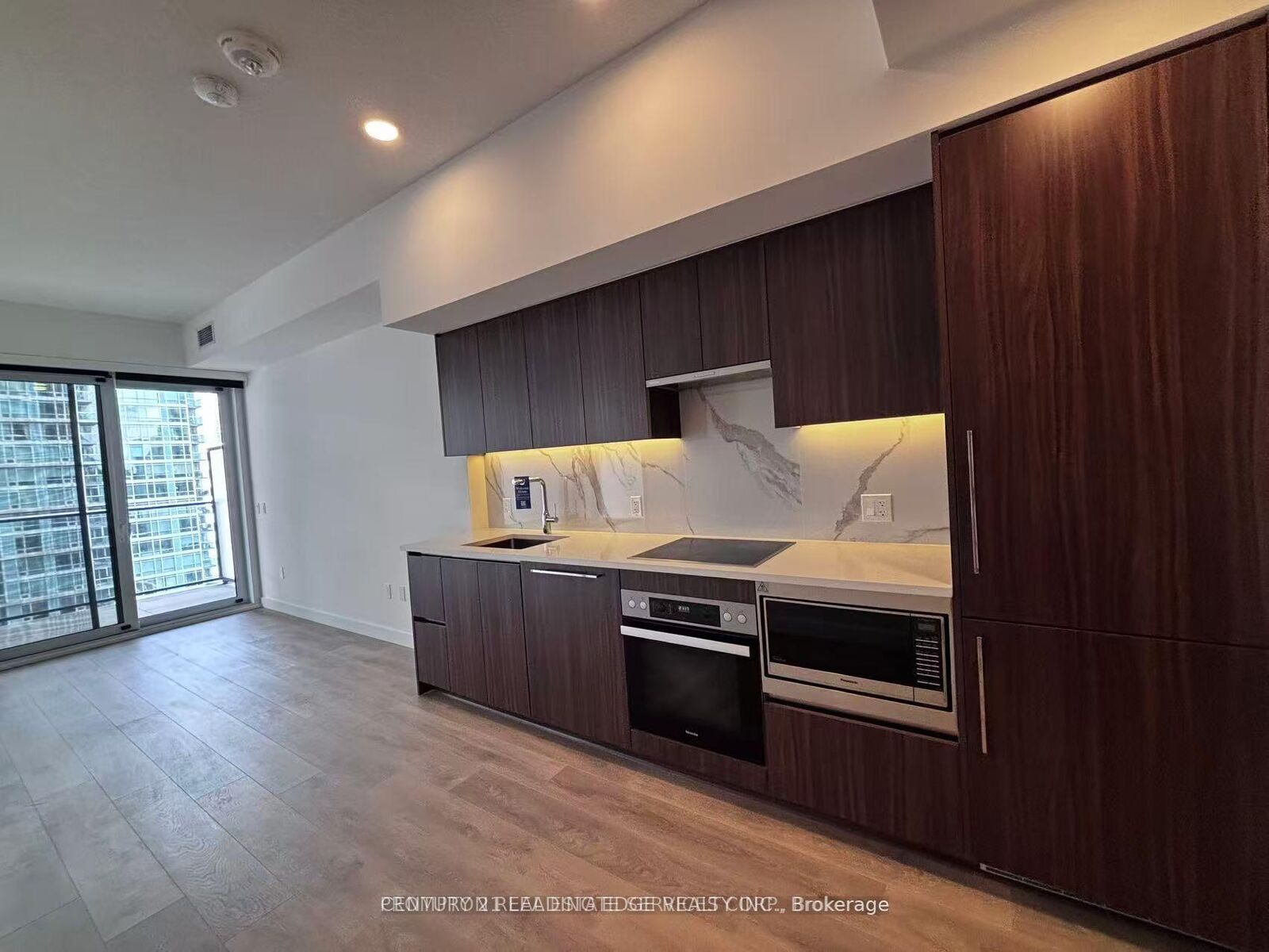 Property Photo:  3 Concord Cityplace Way 2506  ON M5V 0X4 