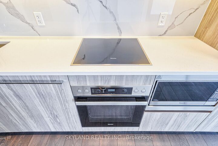 Property Photo: 27 McMahon Street 608 ON M2K 0J2