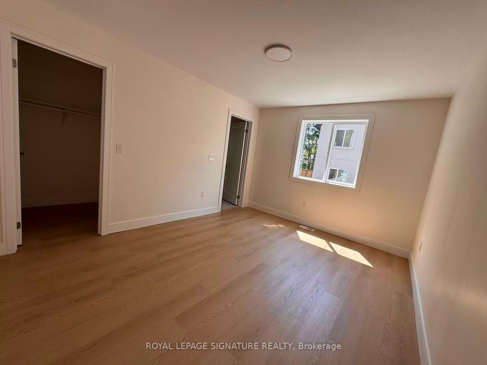 Property Photo: 53 Bishop Avenue 2 ON M2M 1Z4