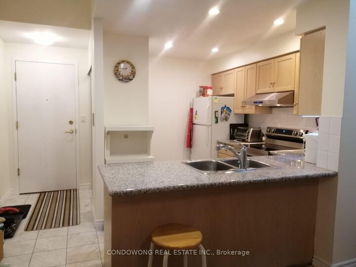Property Photo: 168 Simcoe Street 1118 ON M5H 4C9