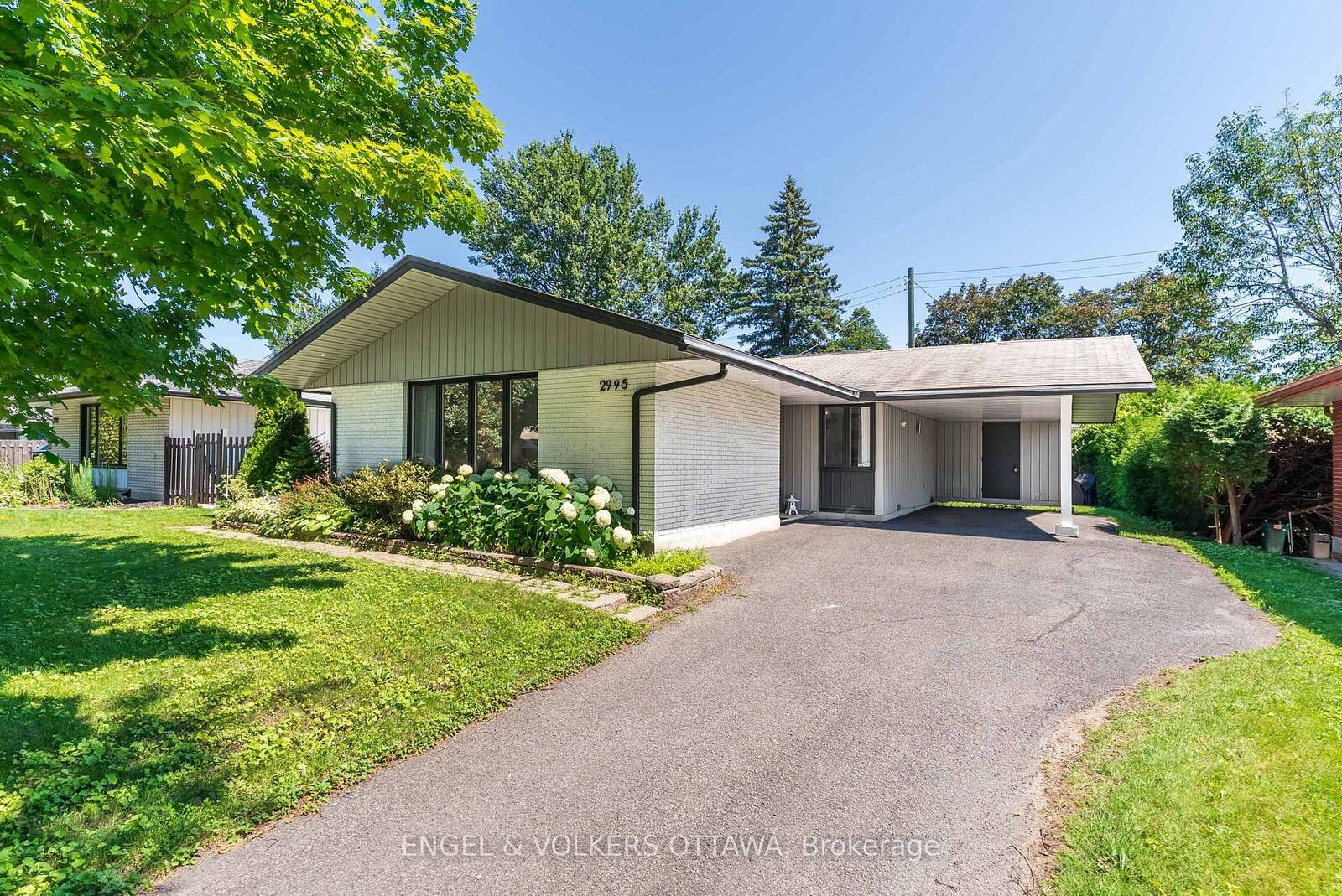 Property Photo:  2995 Cowan Crescent  ON K1V 8K9 