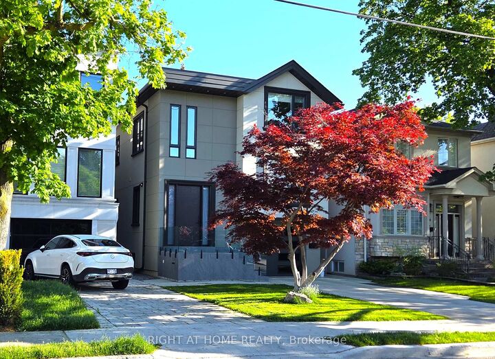 Property Photo: 586 Broadway Avenue E ON M4G 2S5