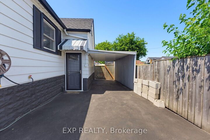 Property Photo: 735 Dunn Avenue ON L8H 6M7