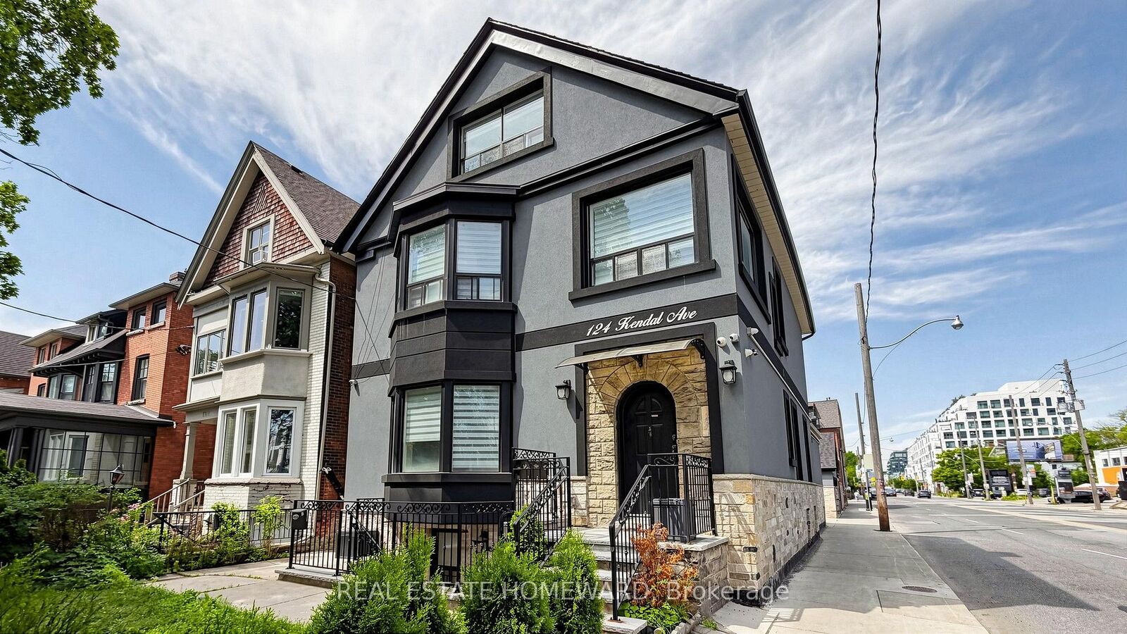 Property Photo: 124 Kendal Avenue 3 ON M5R 1L9