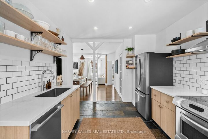 14 Manitoba Street — photo 1
