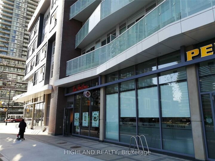 Property Photo:  4065 Confederation Parkway 1912  ON L5B 0L4 