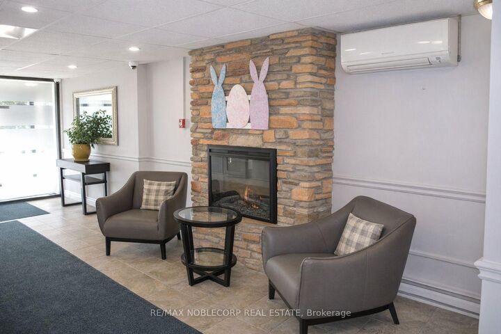 Property Photo:  64 Benton Street 901  ON N2G 4L9 