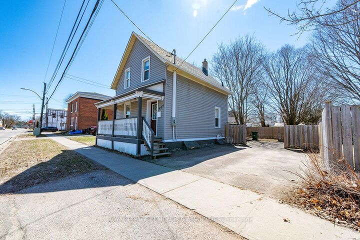 Property Photo:  430 Mary Street  ON K8A 5W7 
