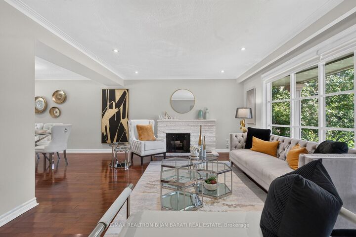 Property Photo: 215 Grandview Avenue ON L3T 1J3
