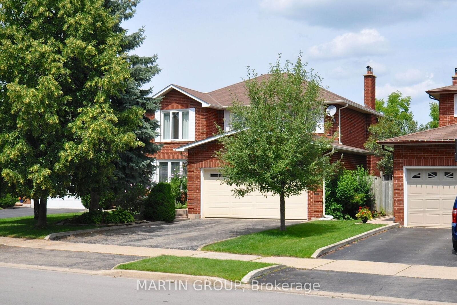 Property Photo:  2083 Pen Street  ON L6H 3L2 