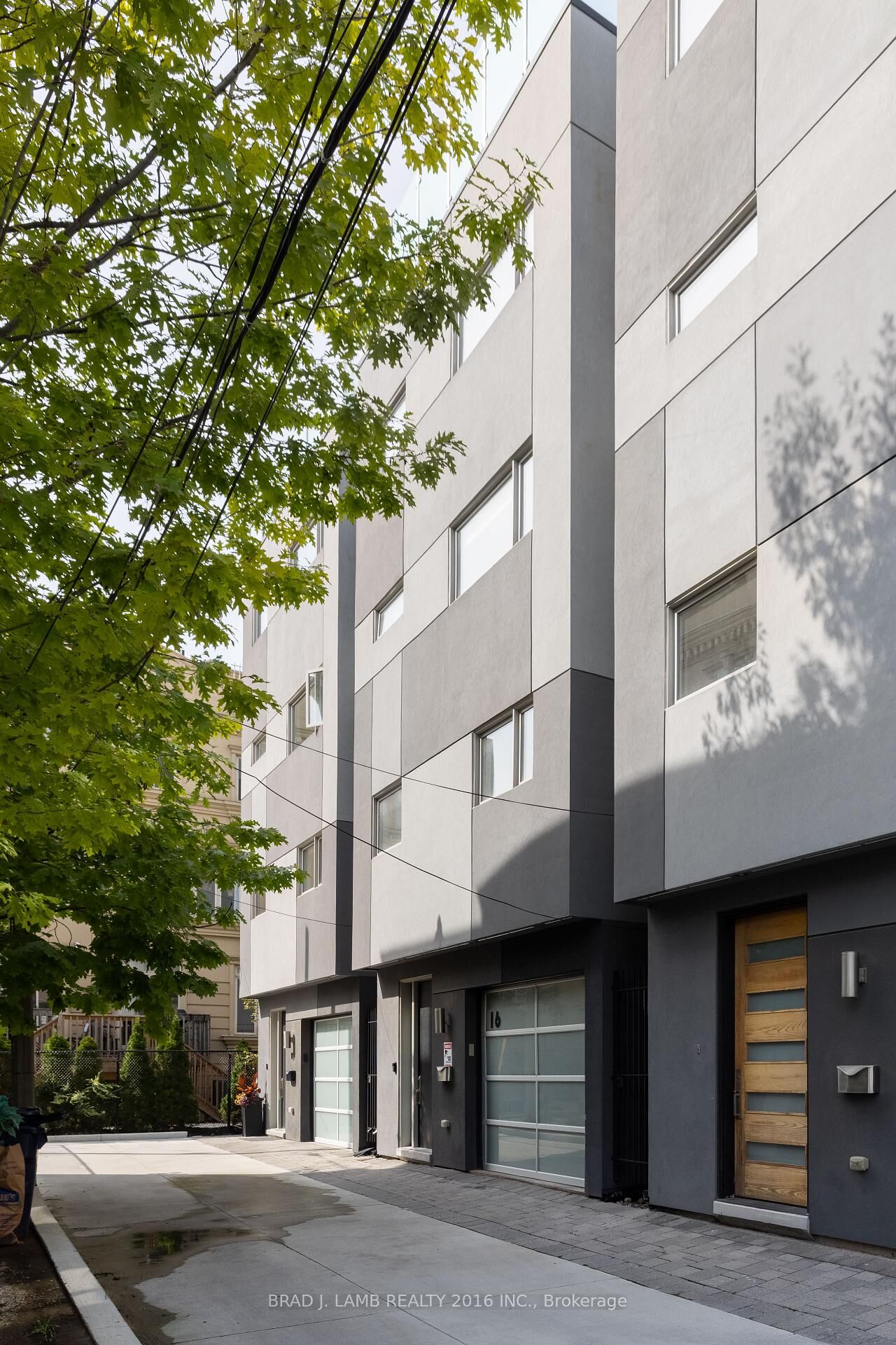 Property Photo:  16 Egerton Lane N  ON M5T 2P5 