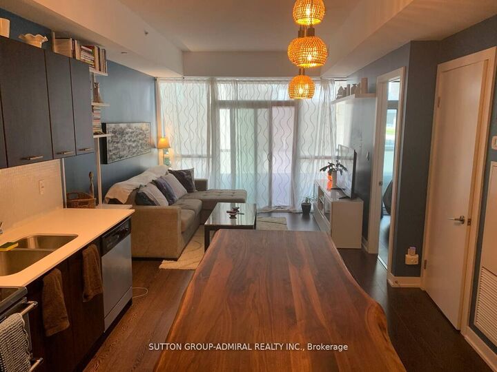 Photo de la propriété: 20 Bruyeres Mews 217 ON M5V 0G8