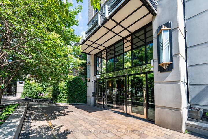 Property Photo: 245 Kent Street 909 ON K2P 0A5