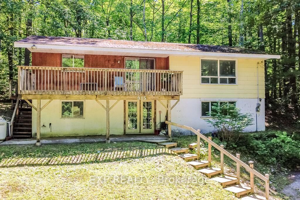 Property Photo: 915 Vindin Street ON L4R 4L9