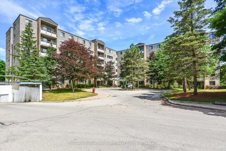 Photo de la propriété: 93 Westwood Road 405 ON N1H 7J7