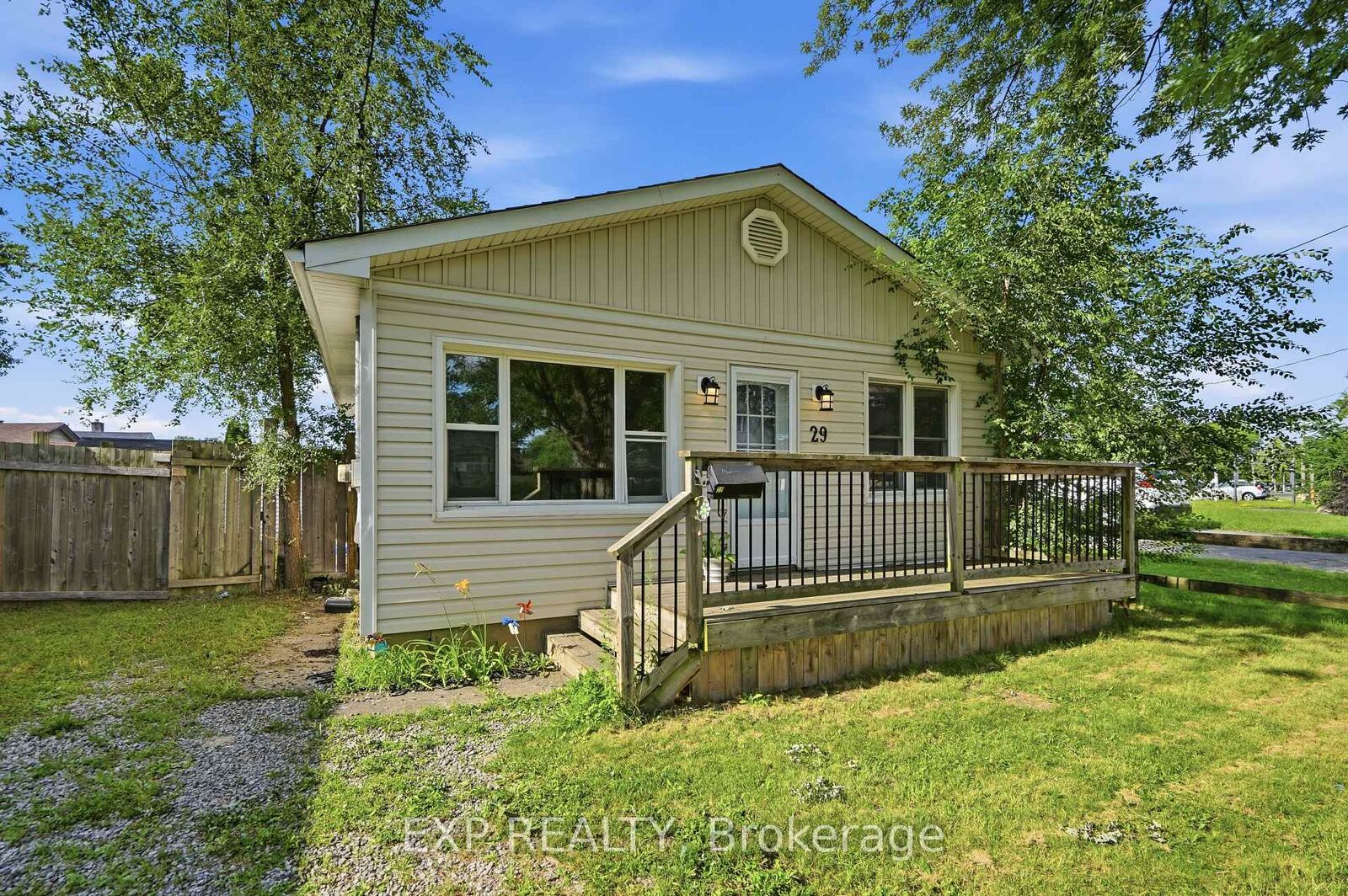 Property Photo:  29 Rockwood Avenue  ON L2P 1E6 