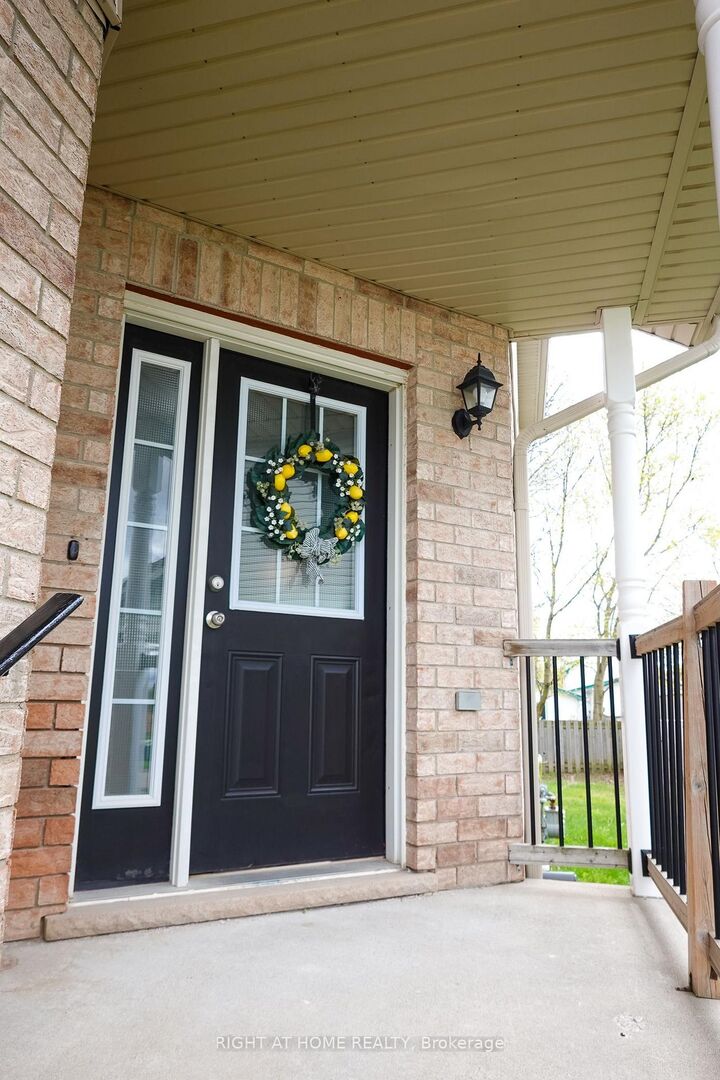 Property Photo: 652 Salisbury Avenue ON N4W 1Y9