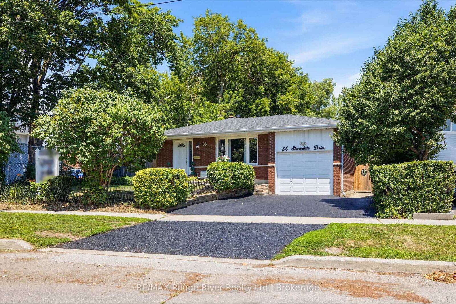 Property Photo: 86 Shoredale Drive ON M1G 3S9