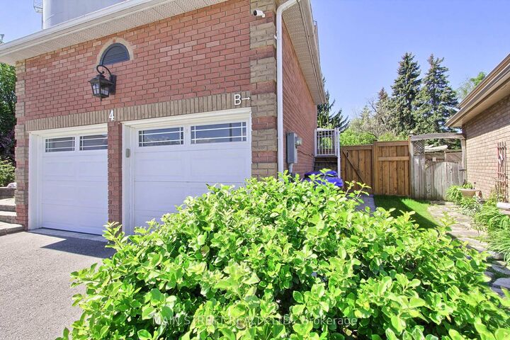 Property Photo:  4 Carrington Place B  ON L3Z 2V3 