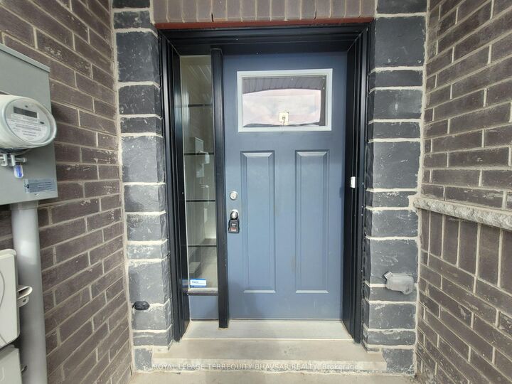 Property Photo: 36 Woodedge Circle ON N2R 0P8
