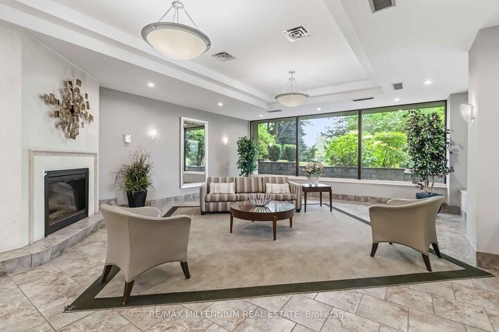 Property Photo: 4235 Sherwoodtowne Boulevard Ph7 ON L4Z 1W3