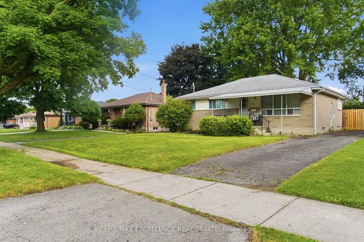 Property Photo: 1814 Whitehall Drive ON N5W 1Z3