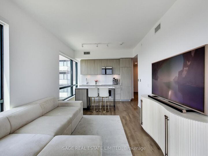 Property Photo:  251 Masonry Way 817  ON L5H 0B3 
