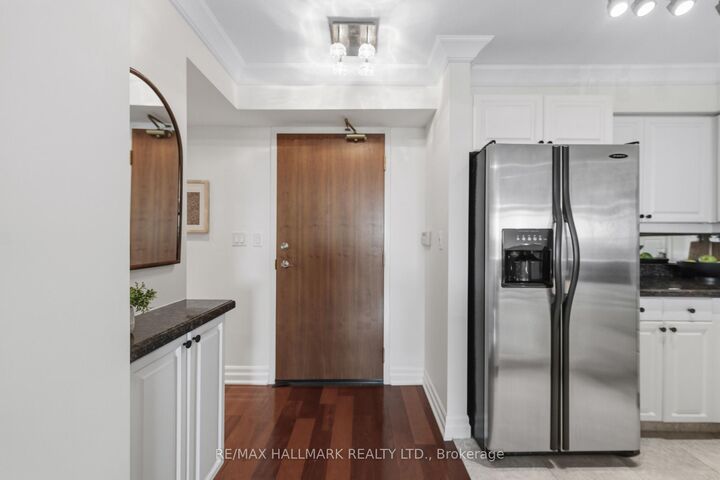 Property Photo: 3840 Bathurst Street 511 ON M3H 6C6