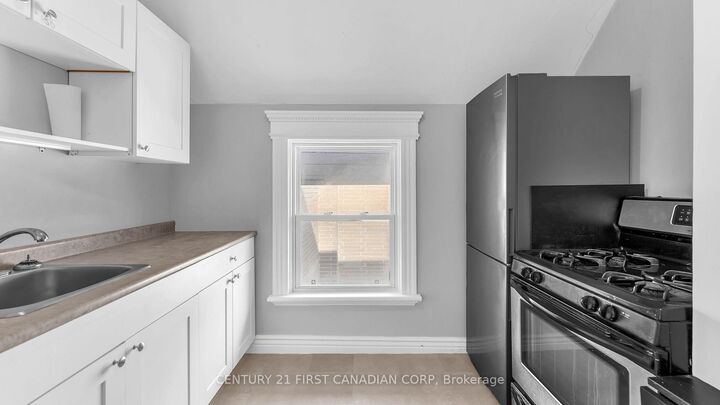 Property Photo: 118 Wharncliffe Road S ON N6J 2K3