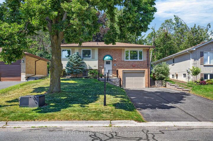 Property Photo: 1077 Danita Boulevard ON K9J 7K7