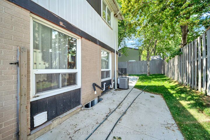 19 Horseshoe Court — photo 1